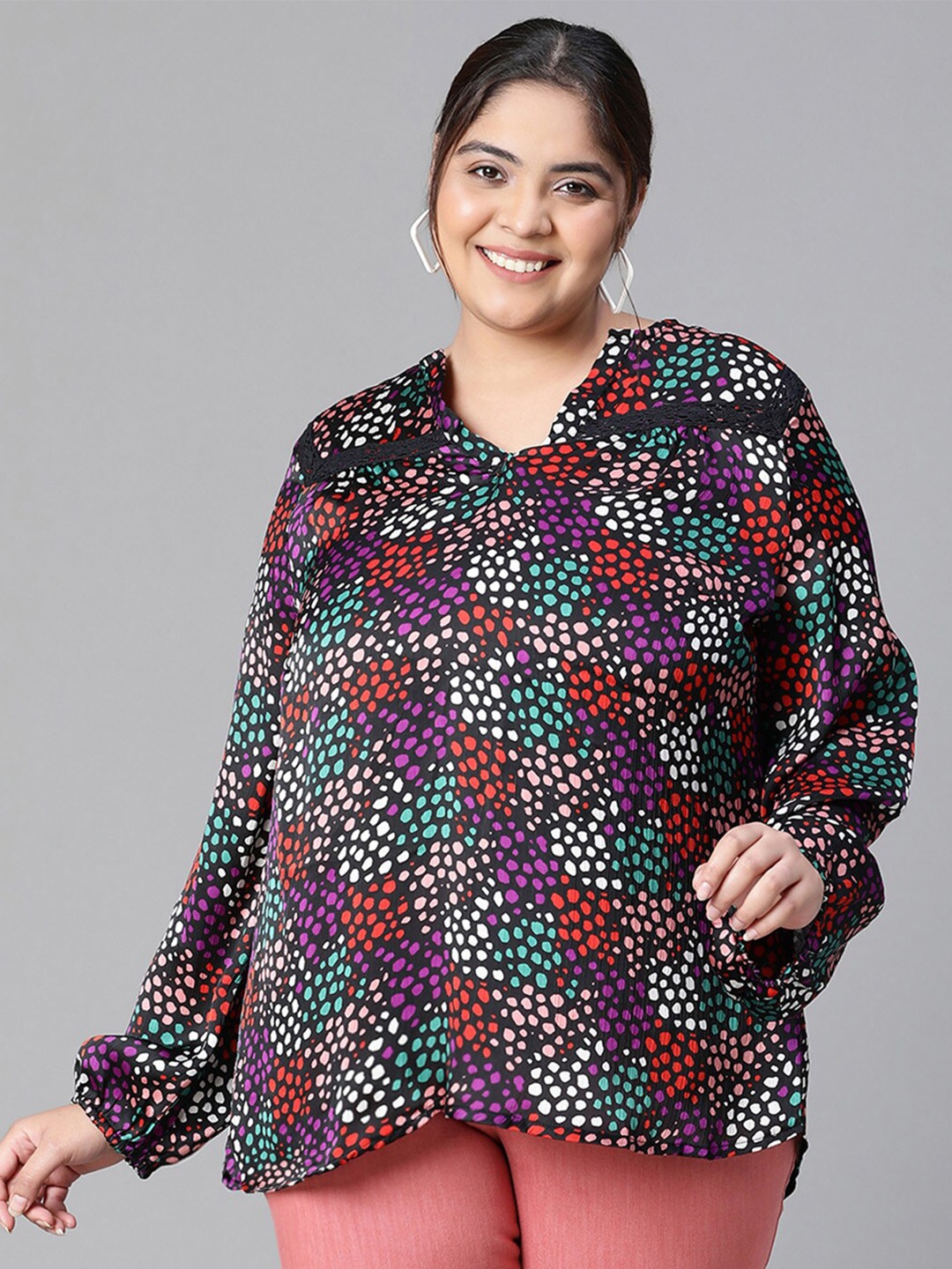 

Oxolloxo Plus Size Abstract Printed V-Neck Puff Sleeves Top, Black