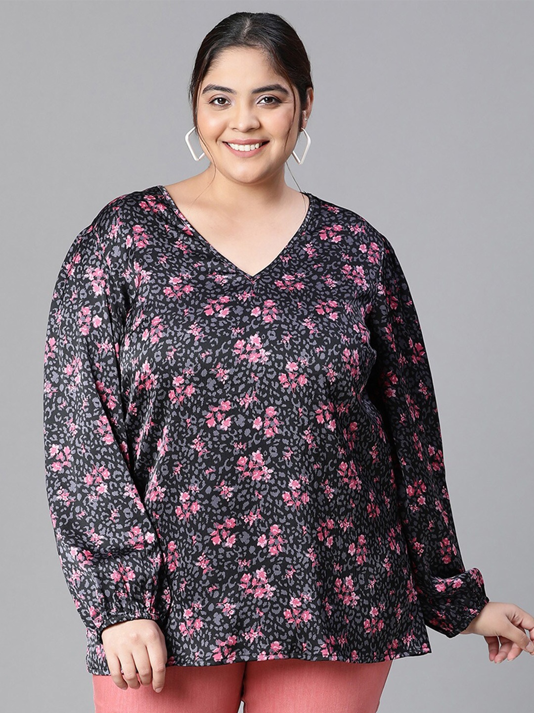 

Oxolloxo Plus Size Floral Printed V-Neck Puff Sleeve Top, Black