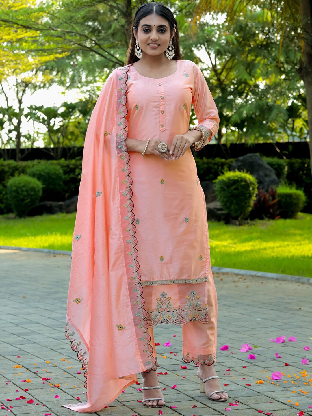 

Kiana House Of Fashion Floral Embroidered Regular Kurta with Trousers & Dupatta, Peach