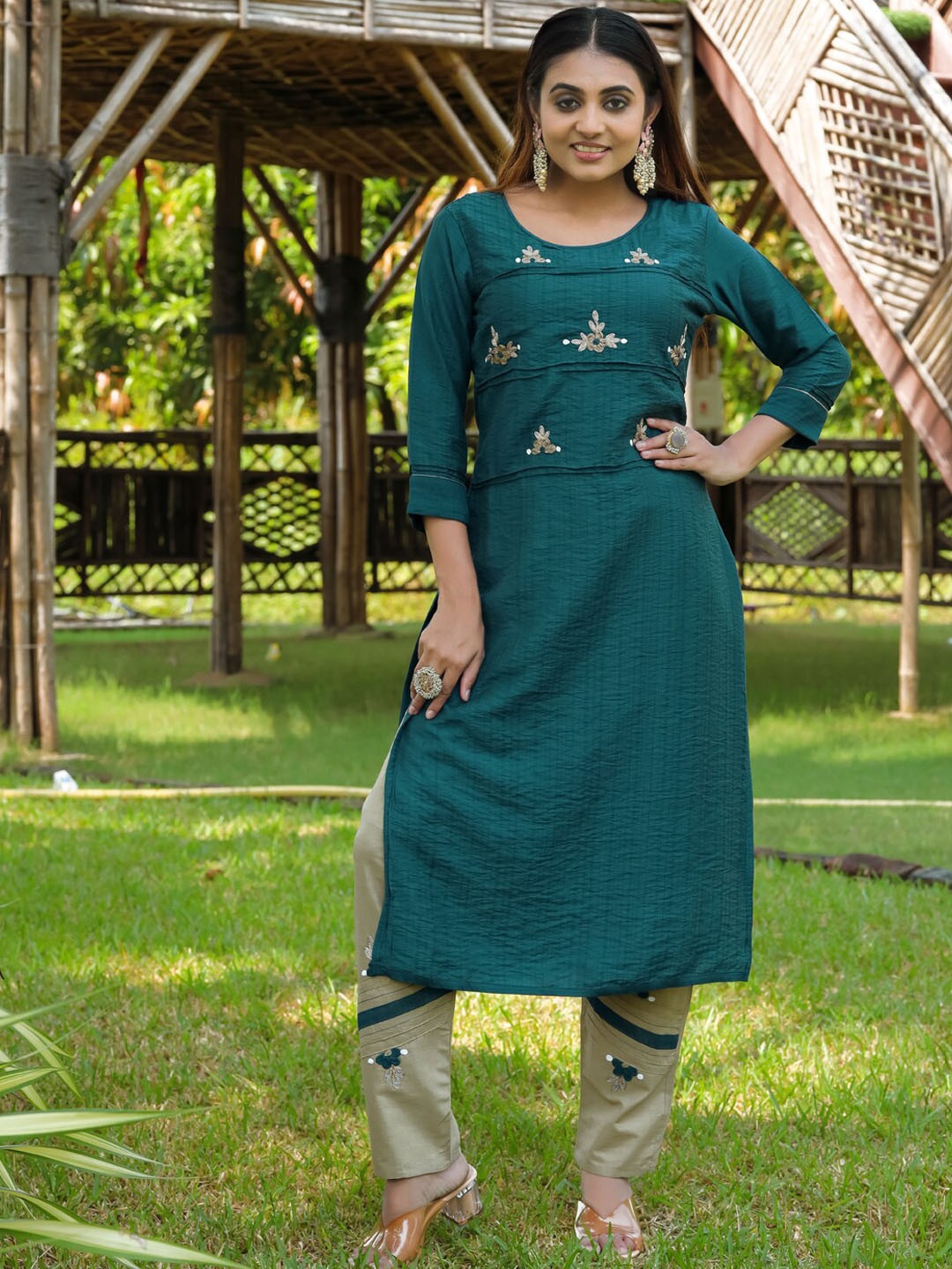 

Kiana House Of Fashion Floral Embroidered Regular Kurta with Trousers, Blue