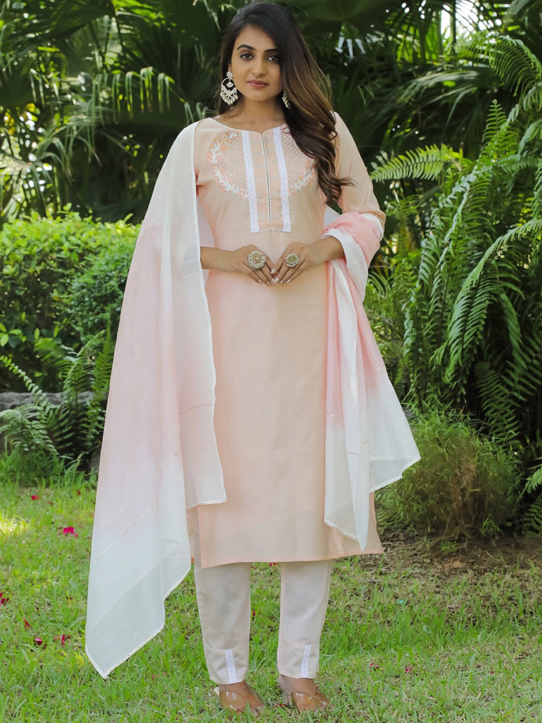 

Kiana House Of Fashion Yoke Design Regular Kurta with Trousers & With Dupatta, Peach