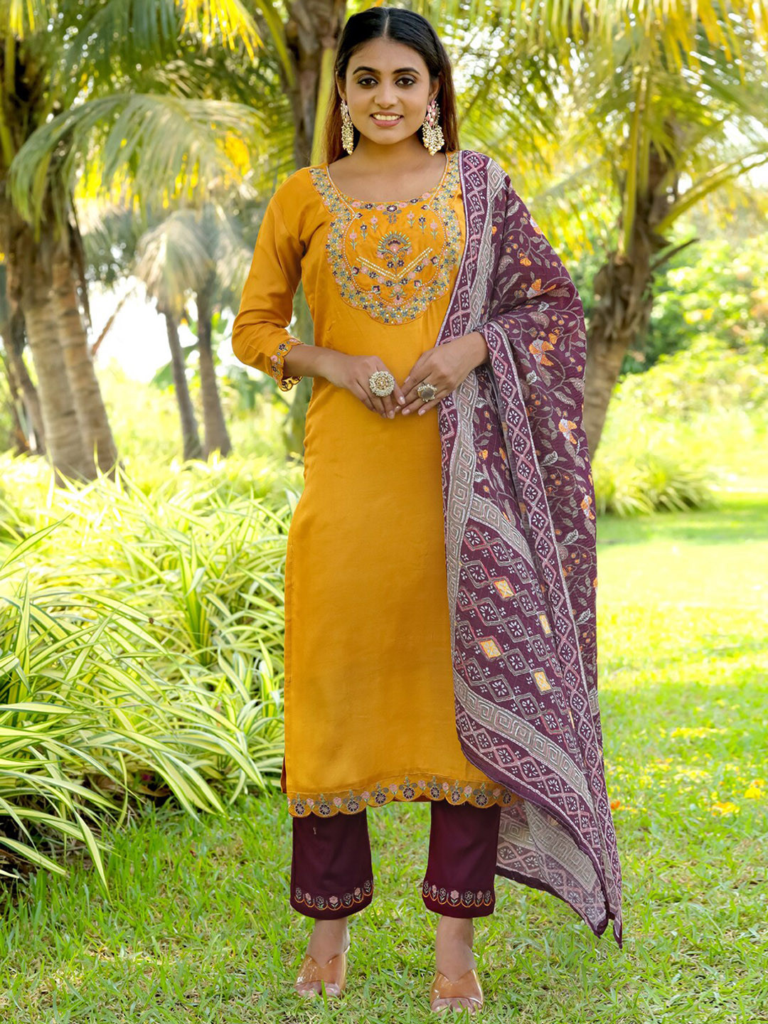 

Kiana House Of Fashion Yoke Design Regular Kurta with Trousers & With Dupatta, Yellow