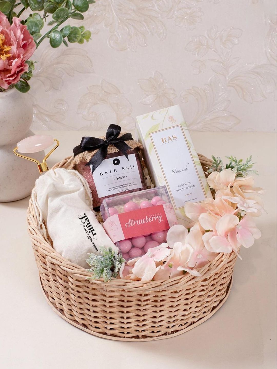 Confetti Gifts Pack Of 4 Gifts Hamper, Pink