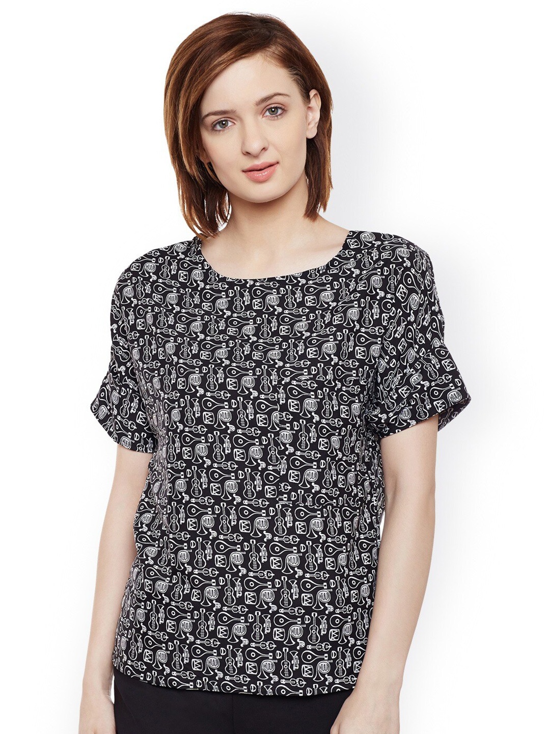 

BAESD Conversational Printed Crepe Top, Black