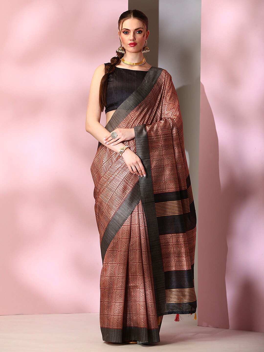 

Mitera Beige & Red Geometric Printed Saree