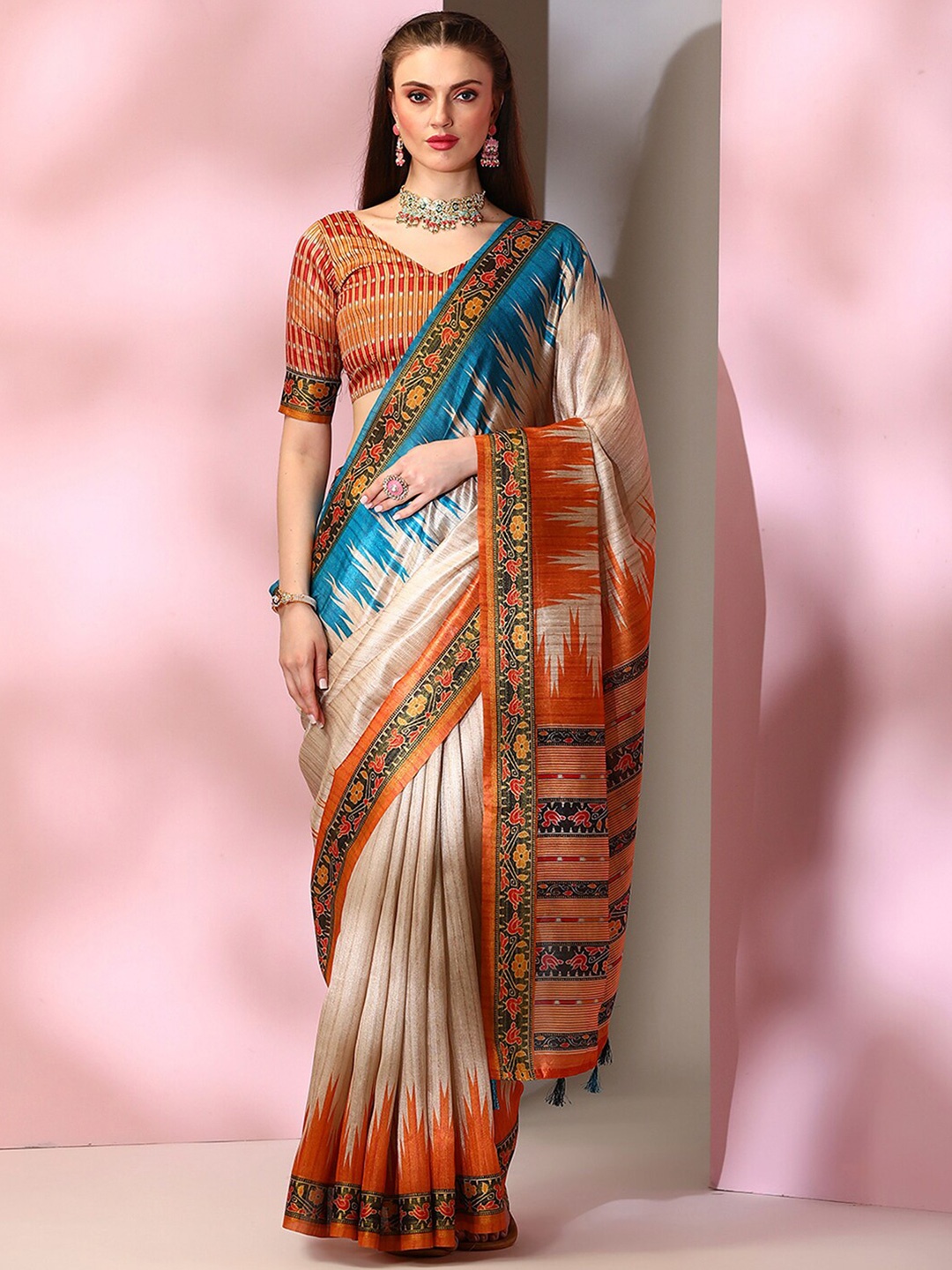 

Mitera Ethnic Motif Printed Bomkai Silk Saree, Beige