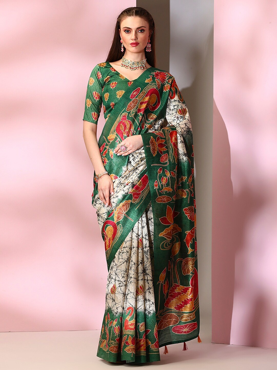 

Mitera Off White & Green Floral Printed Dabu Saree
