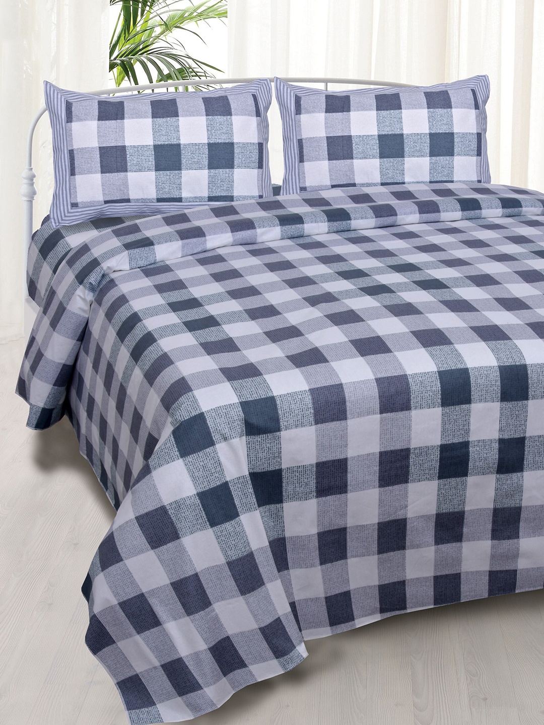 

LIVING ROOTS White Floral Cotton 210 TC King Bedsheet with 2 Pillow Covers