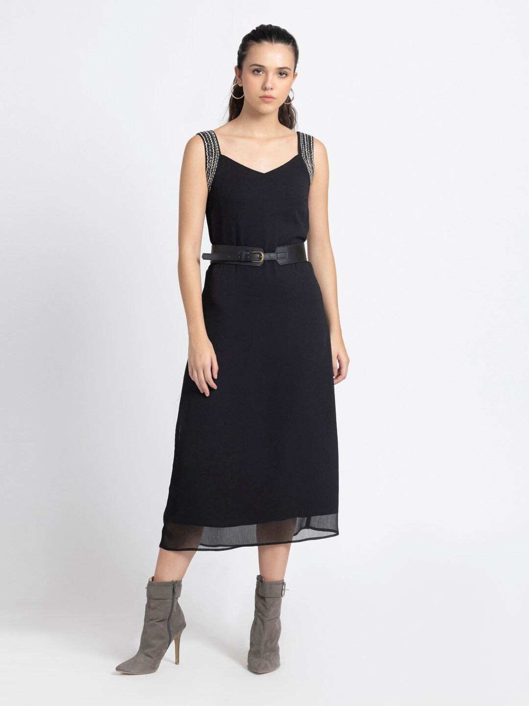 

SHAYE Sweetheart Neck Chiffon A-Line Midi Dress With a Belt, Black