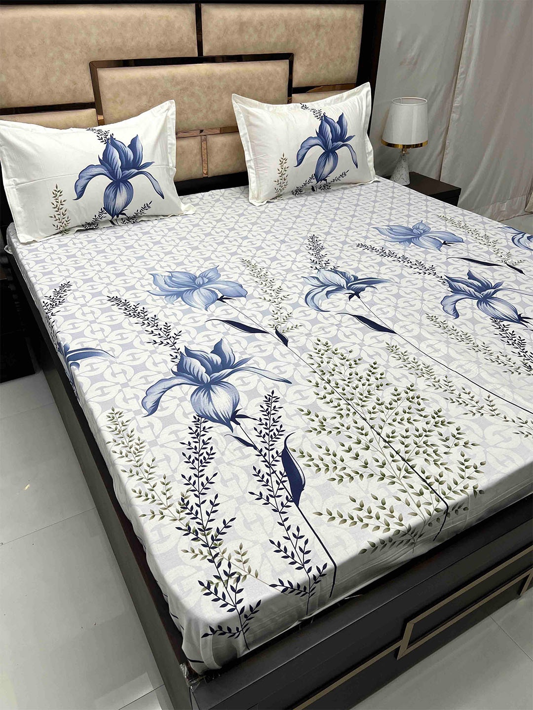 

Pure Decor Lifestyle Blue & White Floral Cotton 400 TC King Bedsheet with 2 Pillow Covers
