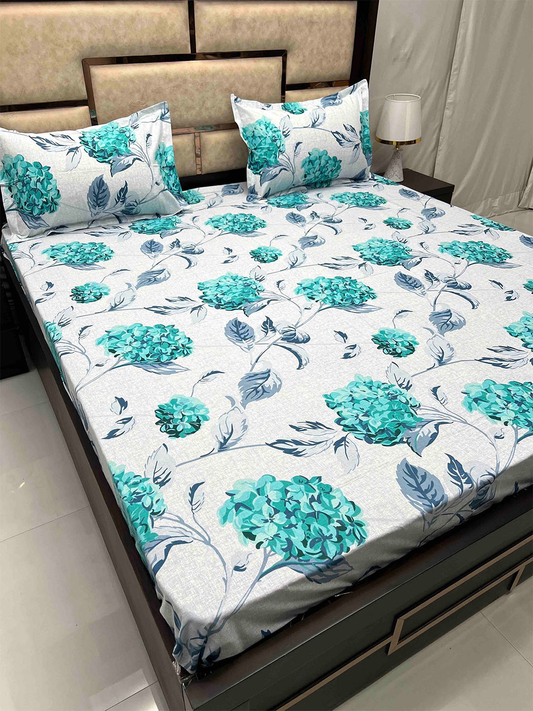 

Pure Decor Velar Fur Sib White Floral Cotton 400 TC King Bedsheet with 2 Pillow Covers