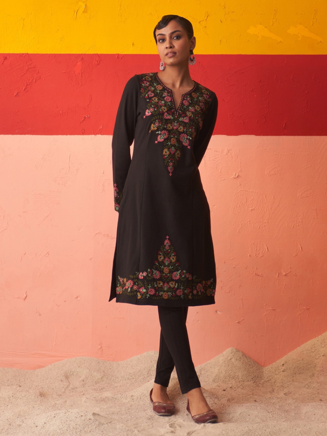 

Lakshita Floral Embroidered Sequinned Woolen Kurta, Black
