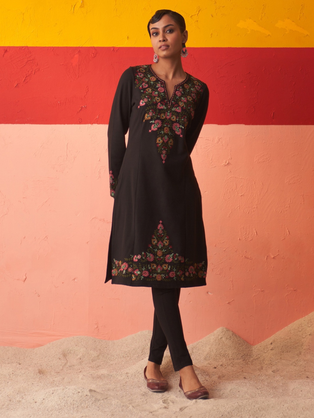 

Lakshita Ethnic Motifs Embroidered Woollen Straight Kurta, Black