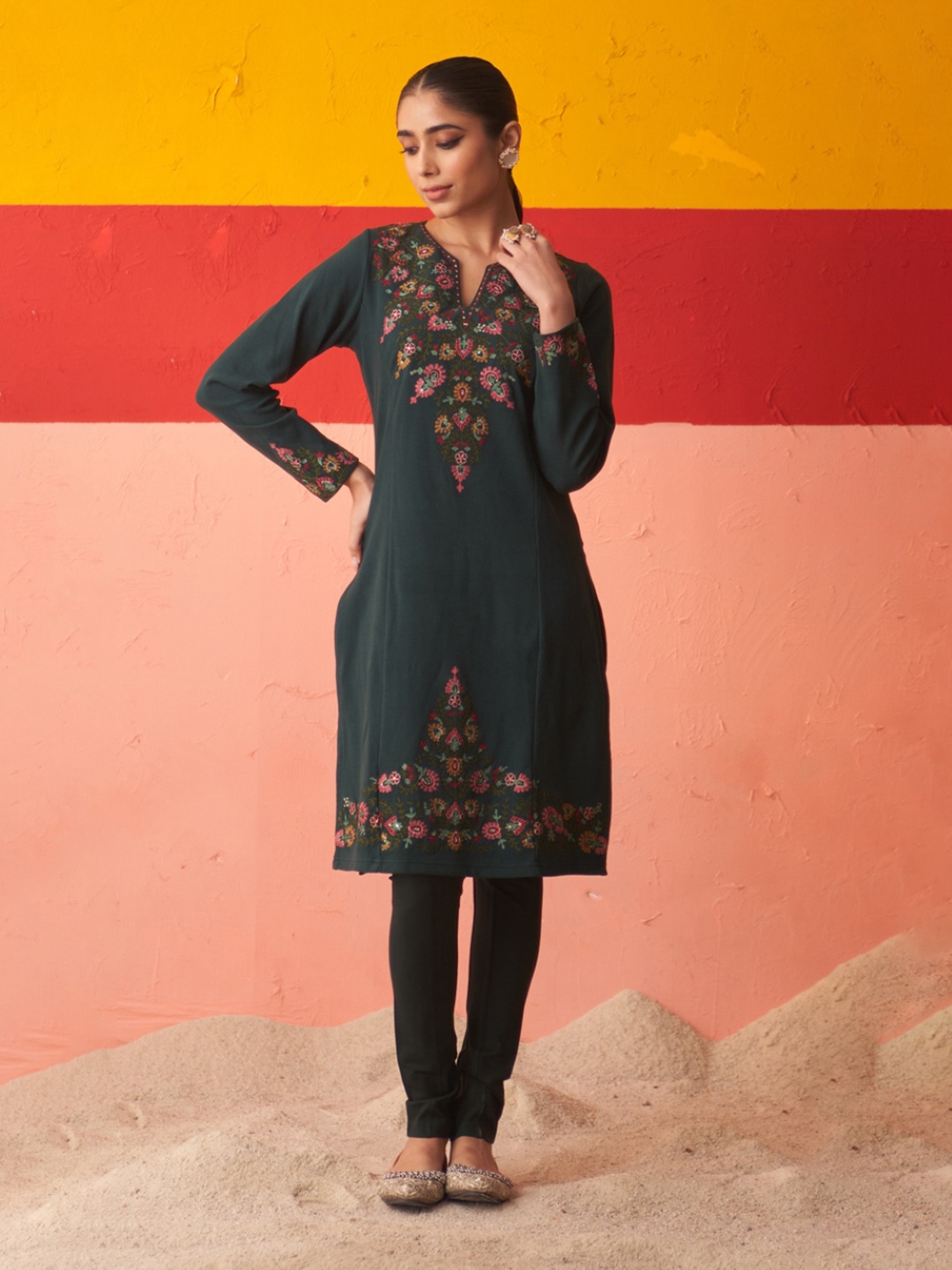 

Lakshita Floral Embroidered Sequins Woollen Straight Kurta, Green