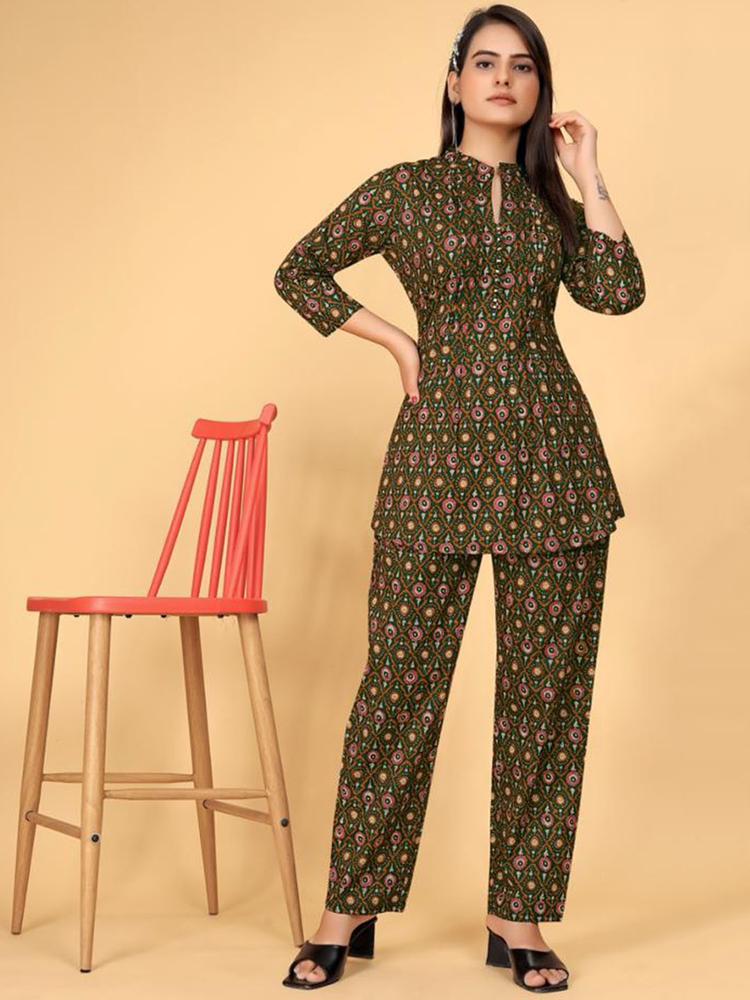 

FABDYOR Printed Mandarin Collar Pure Cotton Tunic With Trousers, Green