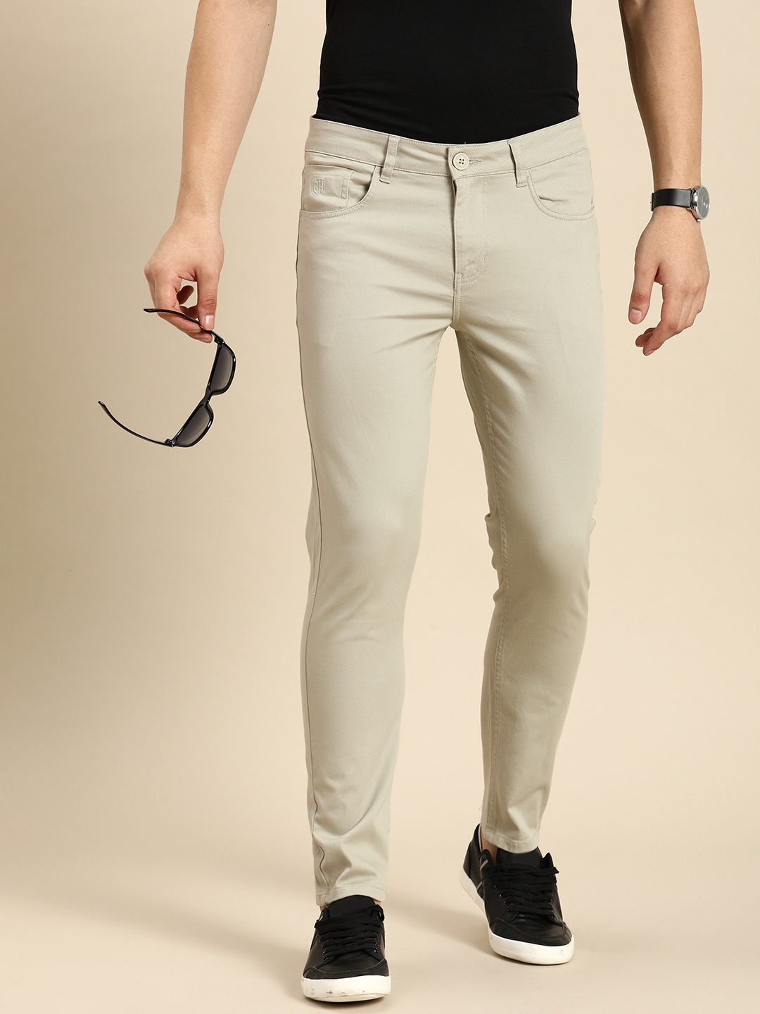

Being Human Men Solid Mid-Rise Regular Fit Chinos, Green