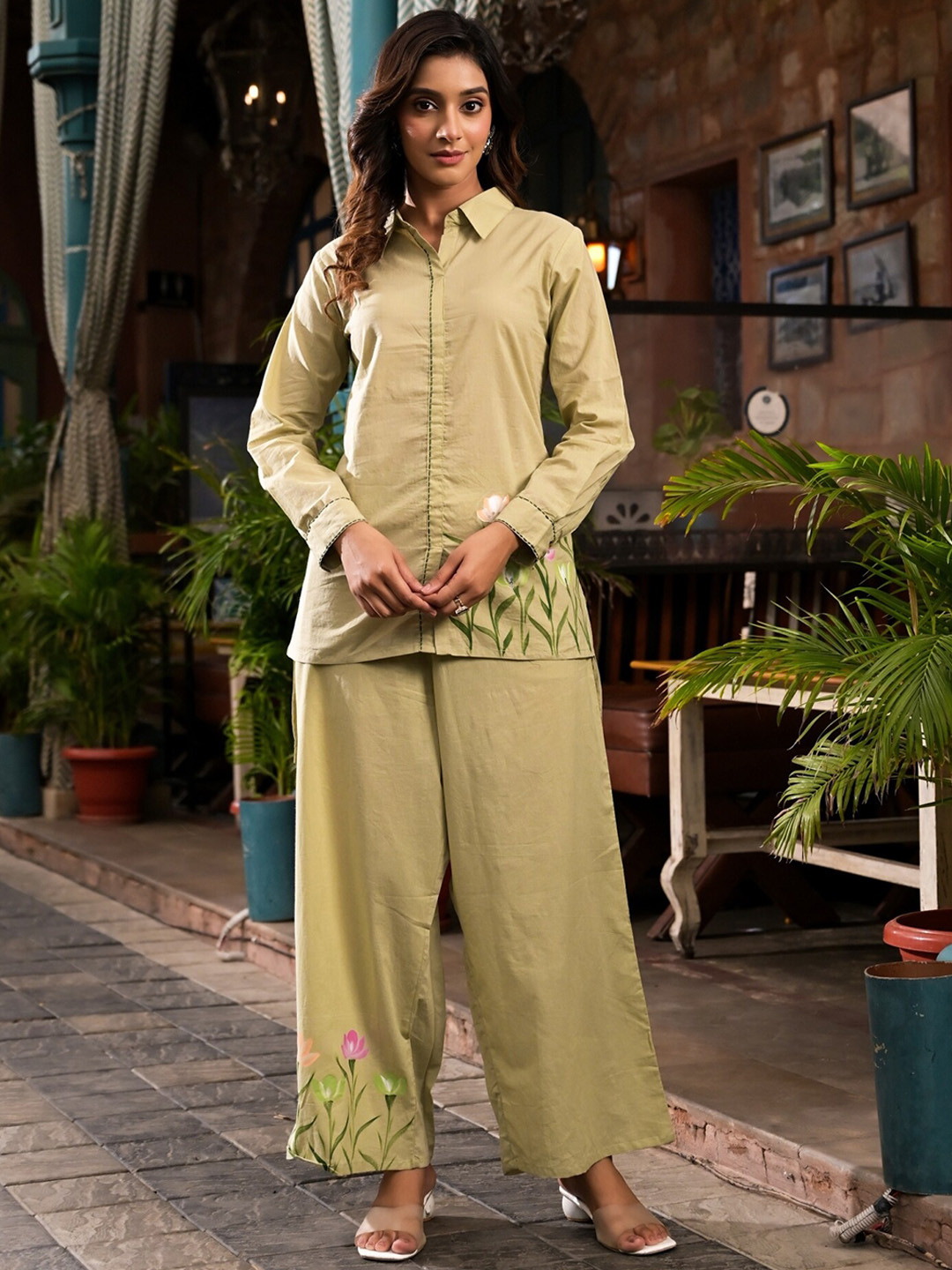 

The Kapas Floral Printed Pure Cotton Shirt With Trousers, Green