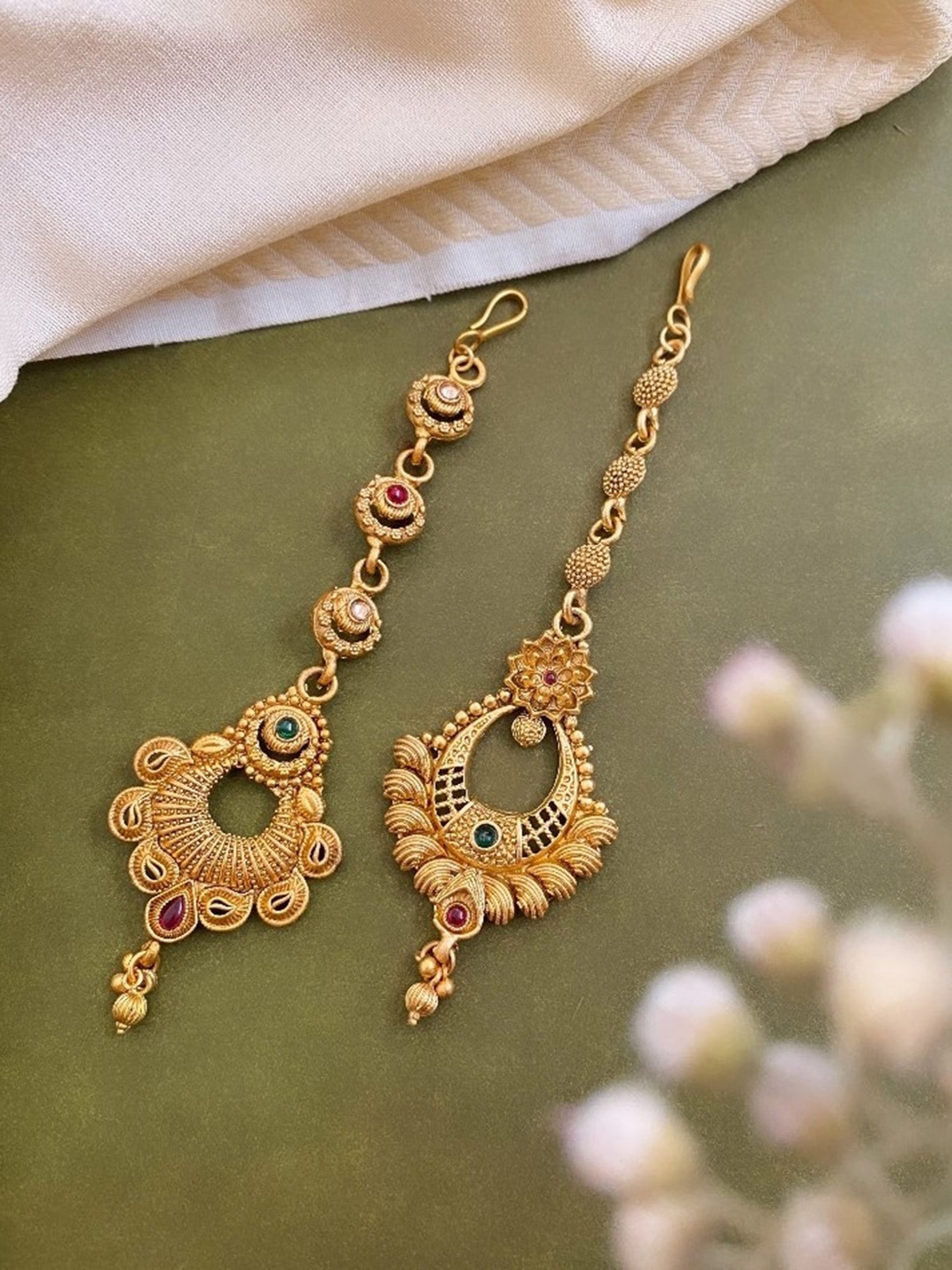 

ATIBELLE Set of 2 Gold-Plated Stone-Studded Maangtikka