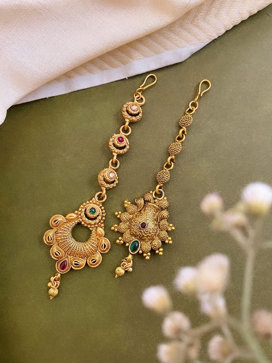 

ATIBELLE Set of 2 Gold-Plated Stone-Studded Maang Tikkas