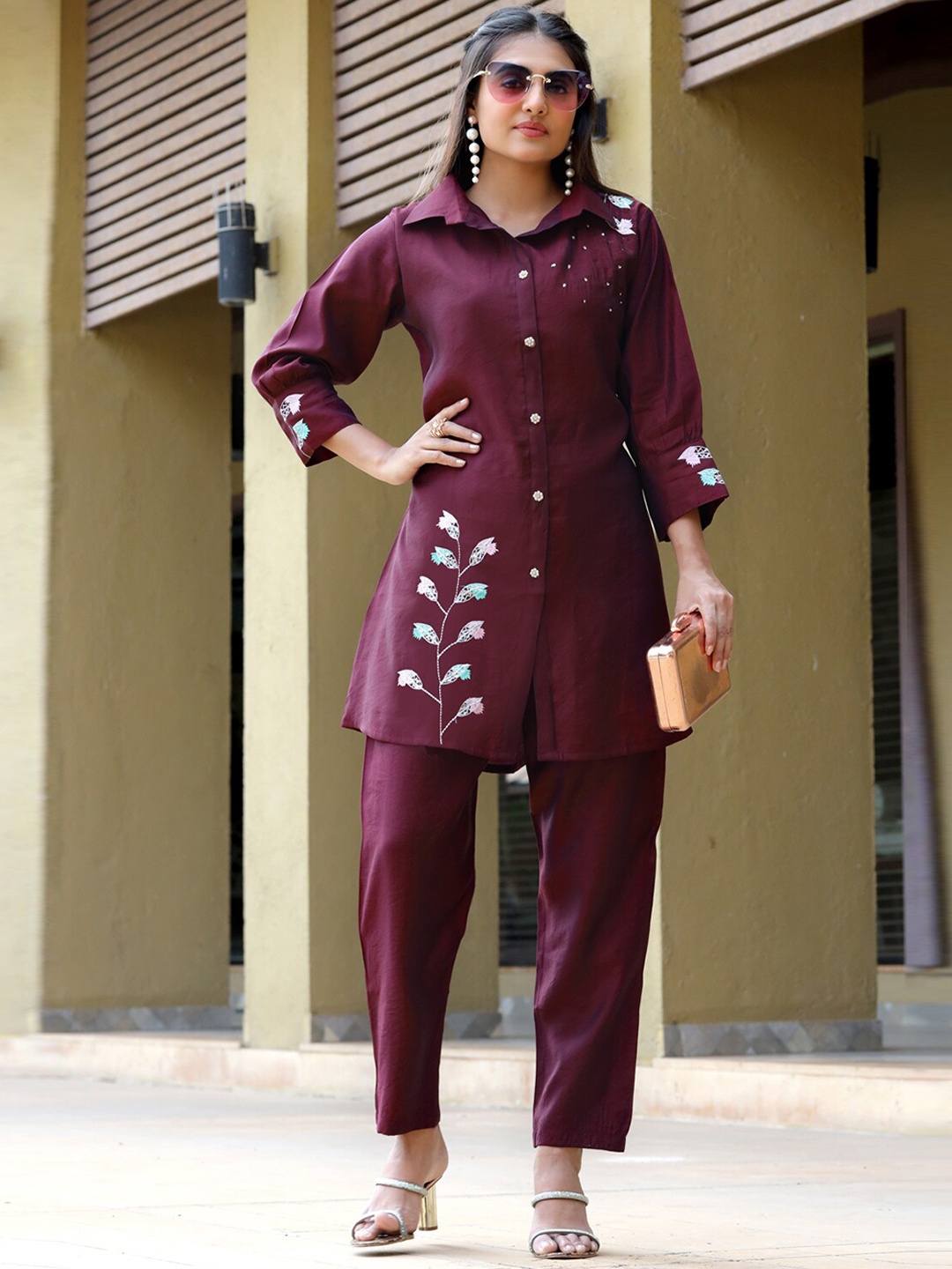 

Kiana House Of Fashion Floral Embroidered Thread Work Kurta Set, Purple