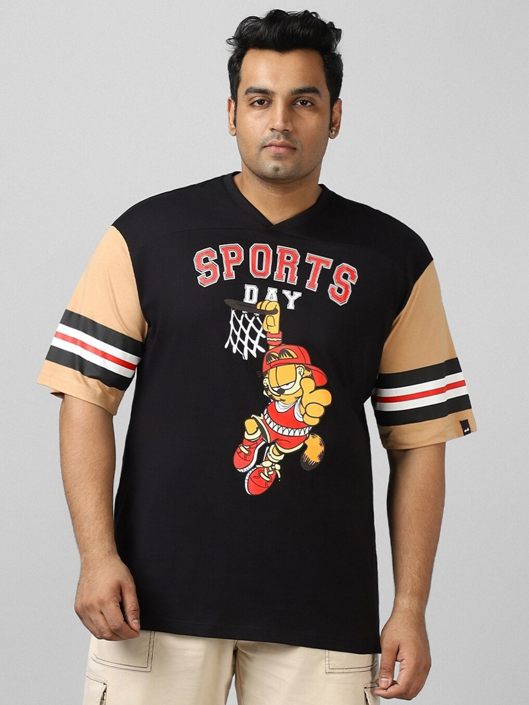 

Bewakoof Plus Black Garfield Printed V-Neck Cotton Oversized T-shirt