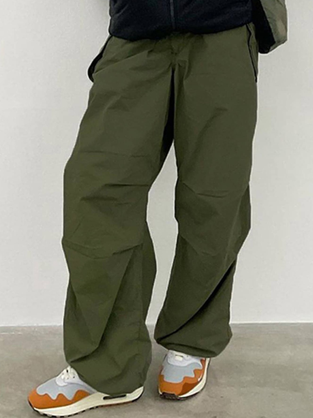 

LULU & SKY Women Loose Fit Mid-Rise Plain Trousers, Green