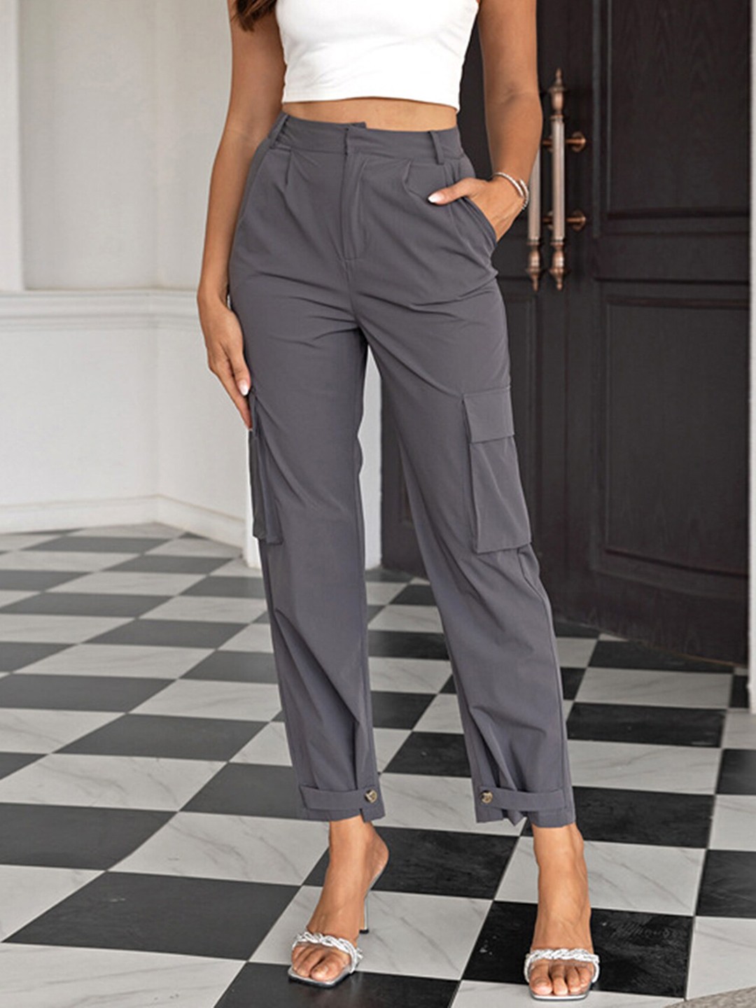 

LULU & SKY Women High-Rise Cropped Cargos Trousers, Grey