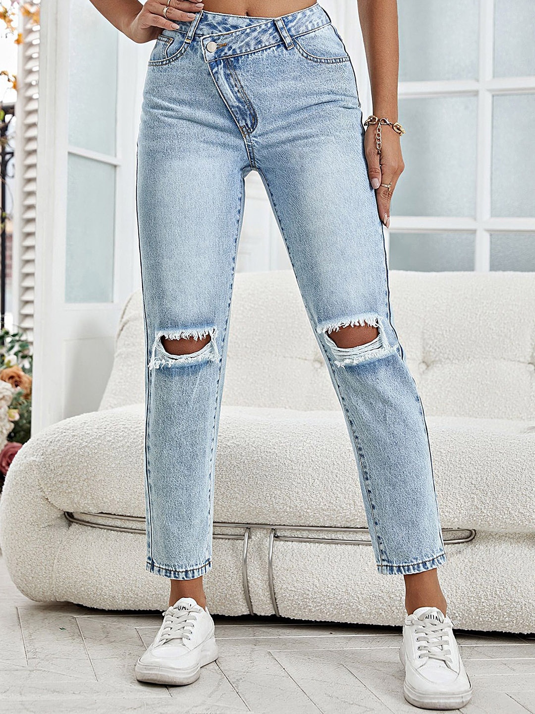 

LULU & SKY Women High-Rise Slash Knee Heavy Fade Stretchable Jeans, Blue