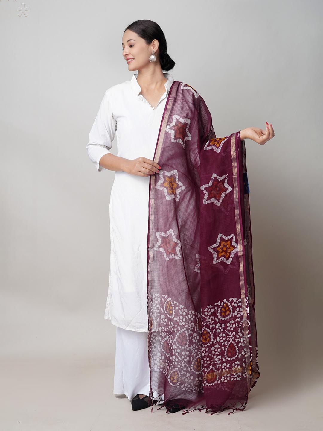 

Unnati Silks Ethnic Motifs Printed Pure Cotton Zari Batik Dupatta, Maroon
