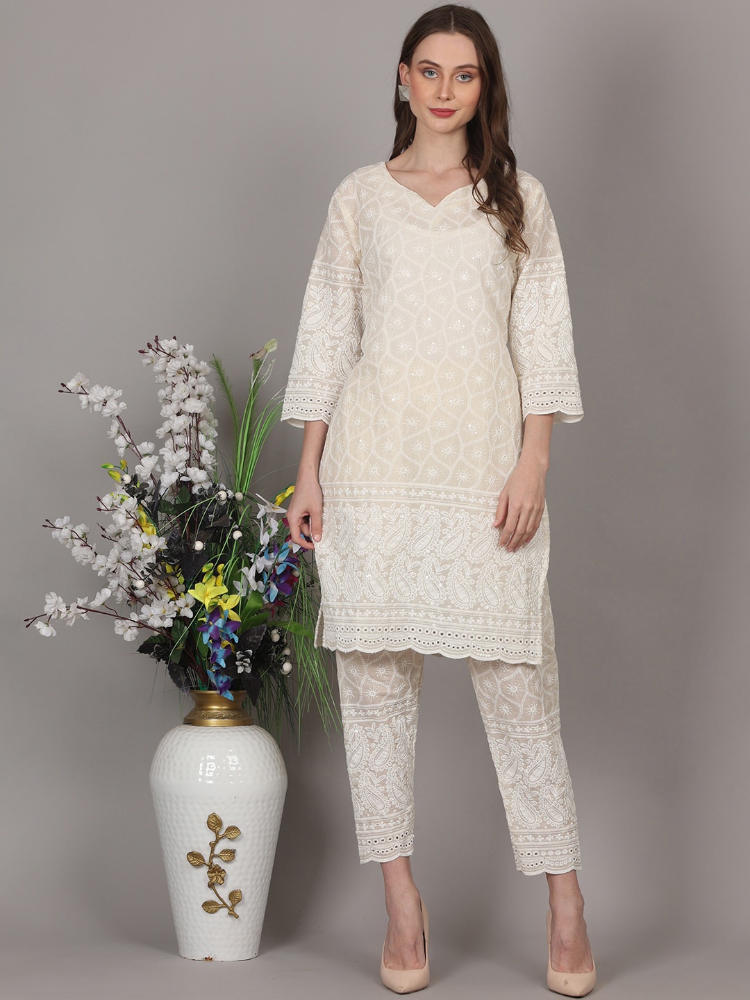 

pinfit Ethnic Motifs Embroidered Chikankari Pure Cotton Straight Kurta With Trousers, White