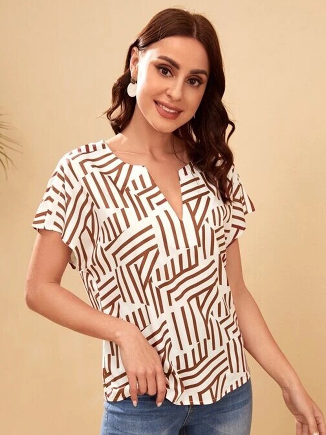 

Stylecast X Slyck Geometric Printed Extended Sleeves Top, Off white