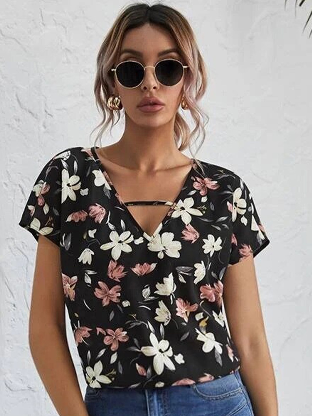 

Stylecast X Slyck Floral Printed Extended Sleeves Top, Black