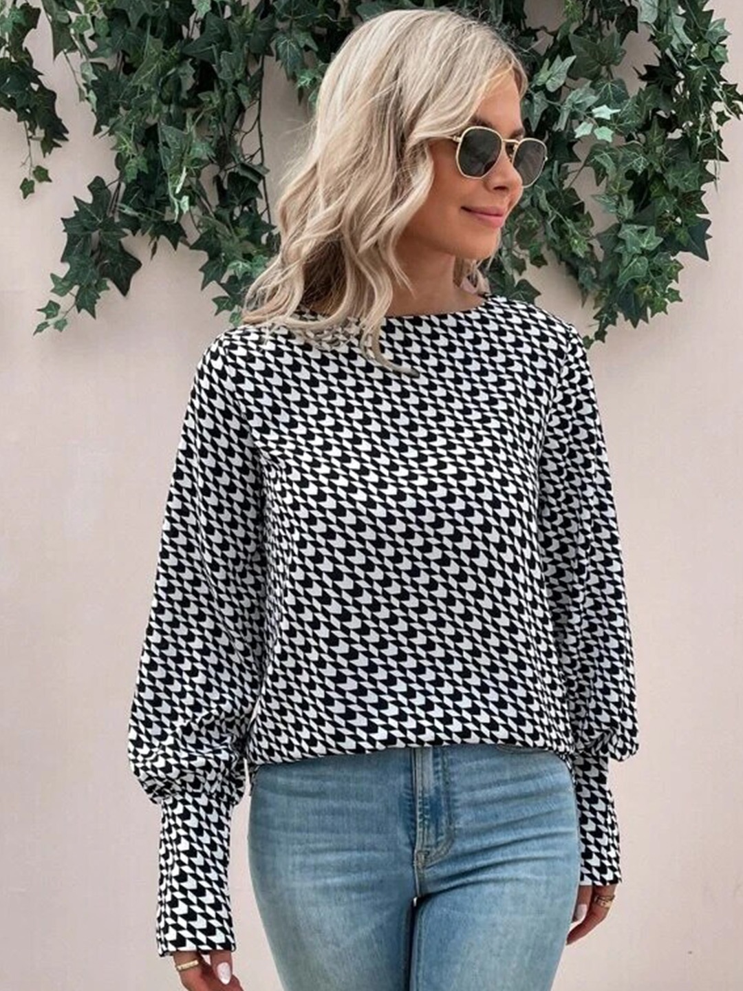 

Stylecast X Slyck Geometric Printed Puff Sleeves Top, Black