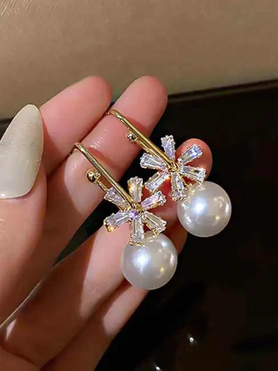 

VIEN Gold-Plated Teardrop Shaped Pearls Drop Earrings