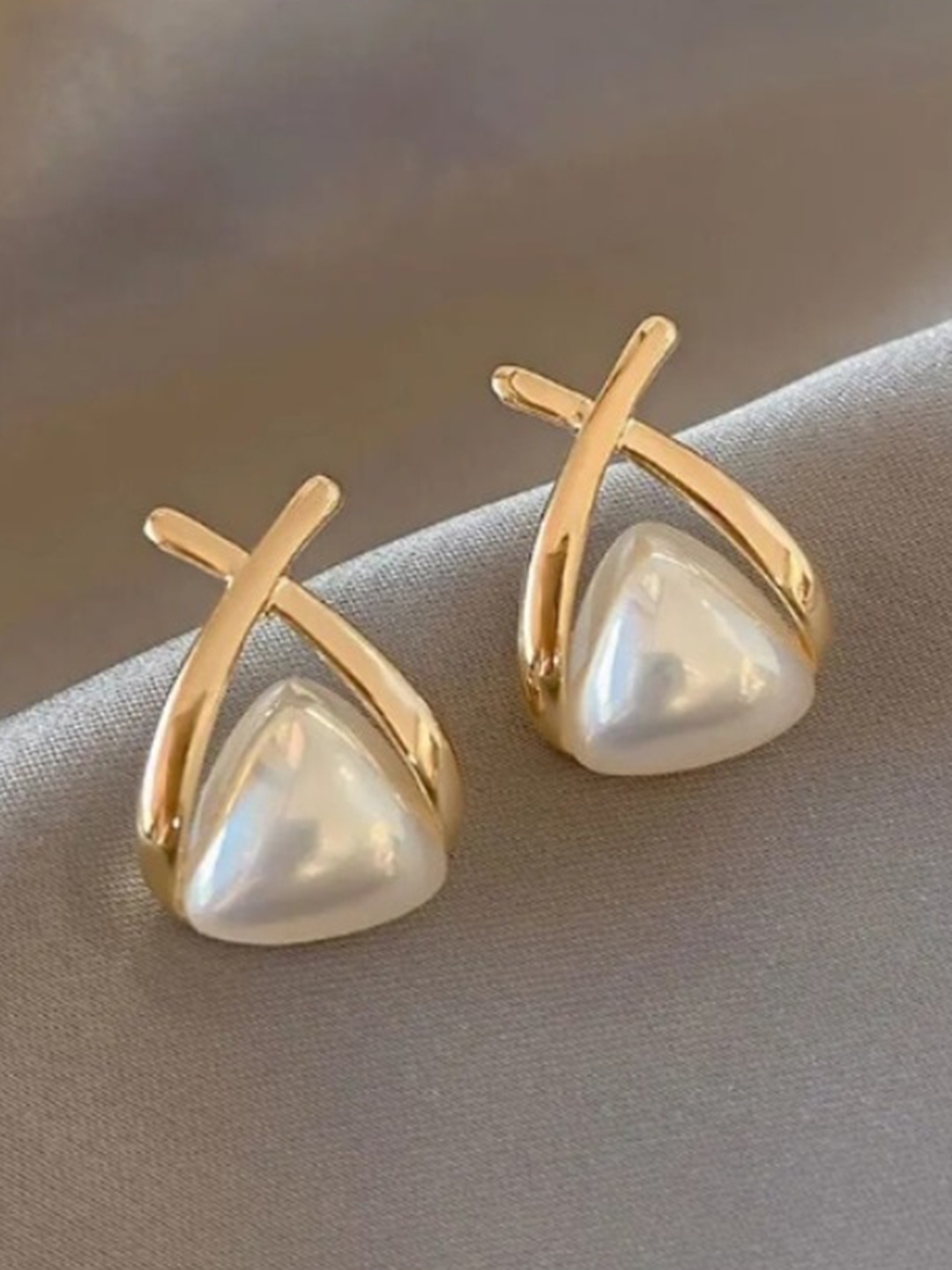 

VIEN Gold-Plated Cubic Zirconia Triangular Studs Earrings