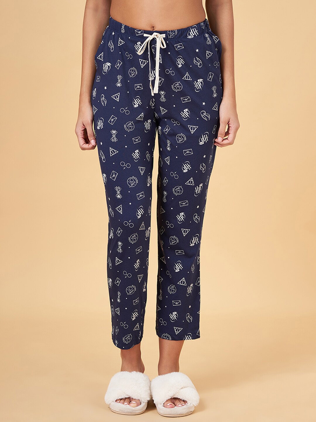 

Dreamz by Pantaloons Women Printed Mid Rise Cotton Lounge Pants, Navy blue