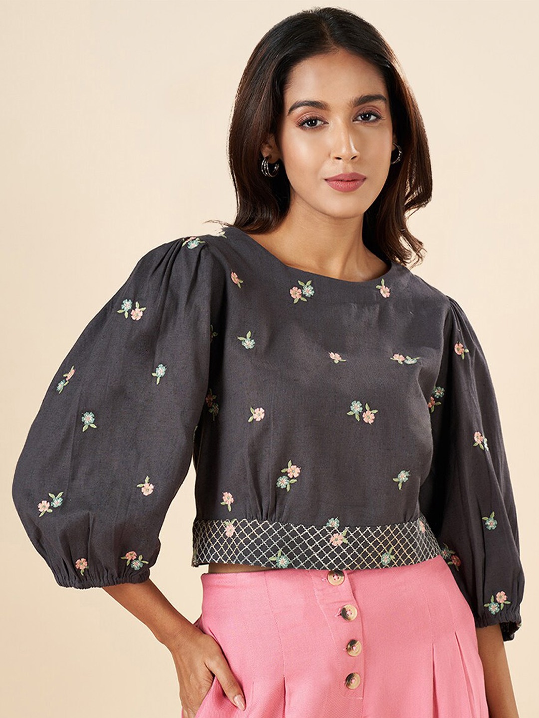 

AKKRITI BY PANTALOONS Floral Embroidered Puff Sleeves Crop Top, Charcoal