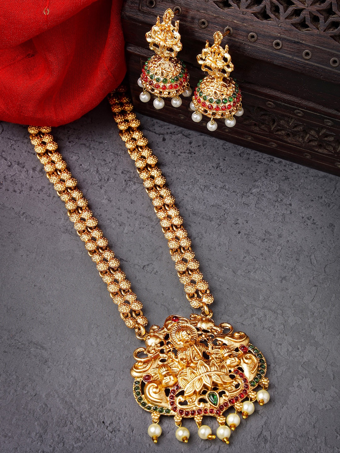 

KARATCART Gold-Plated Kundan-Studded & Beaded Necklace & Earrings