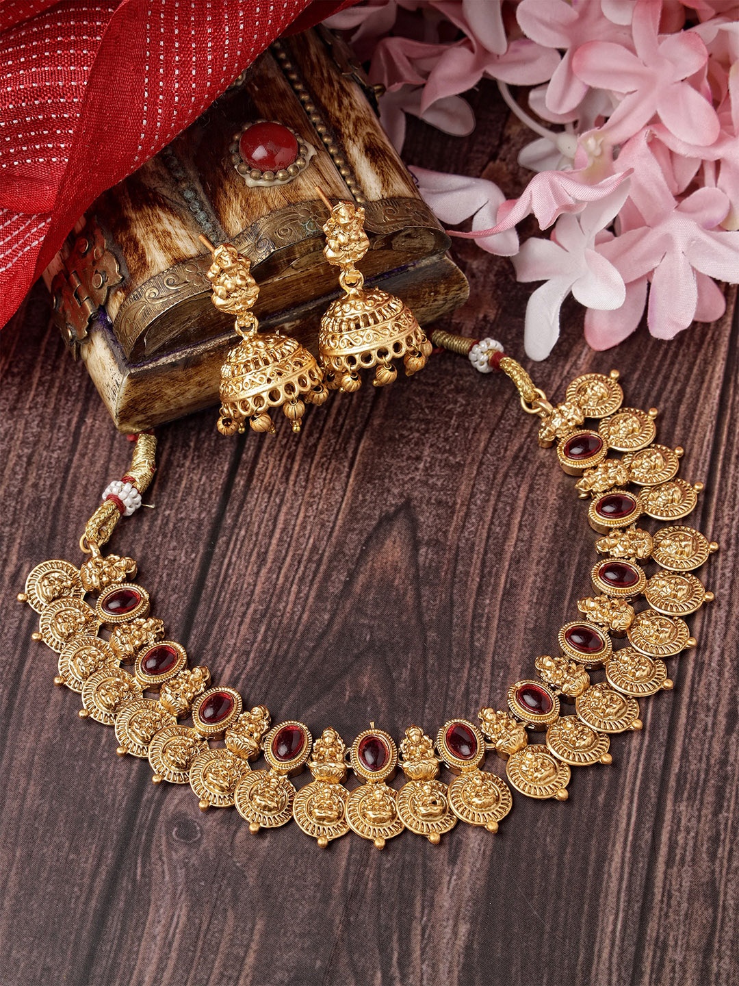 

KARATCART Gold-Plated Kundan Studded Temple Jewellery Set