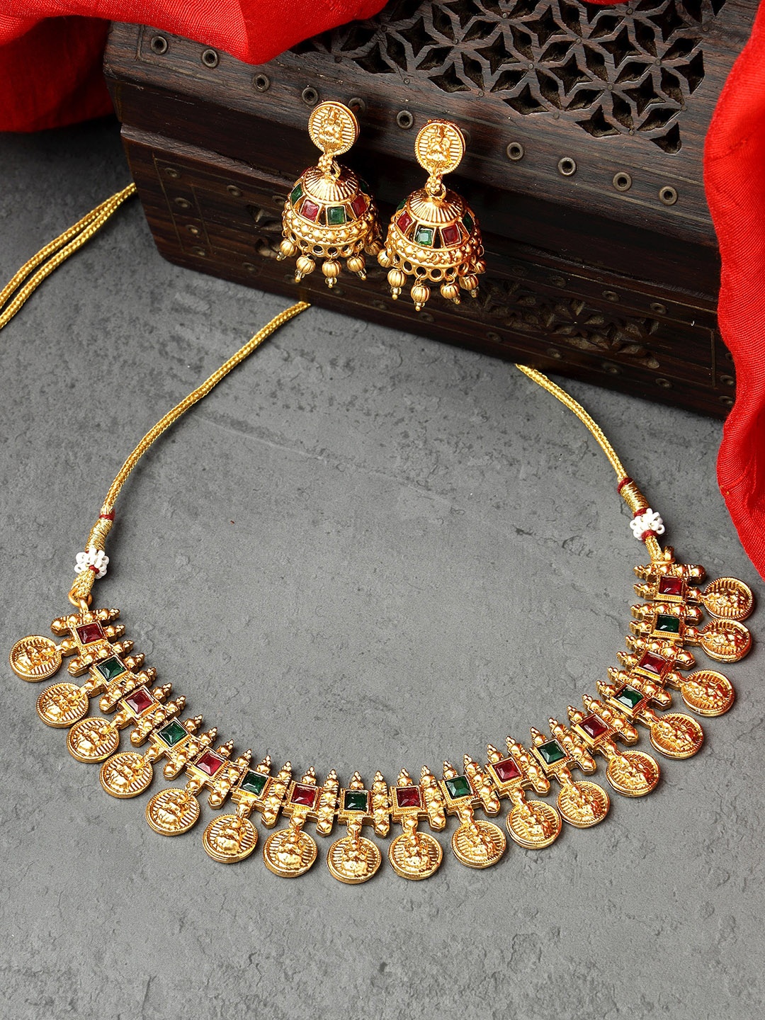 

KARATCART Gold-Plated Kundan-Studded & Beaded Jewellery Set