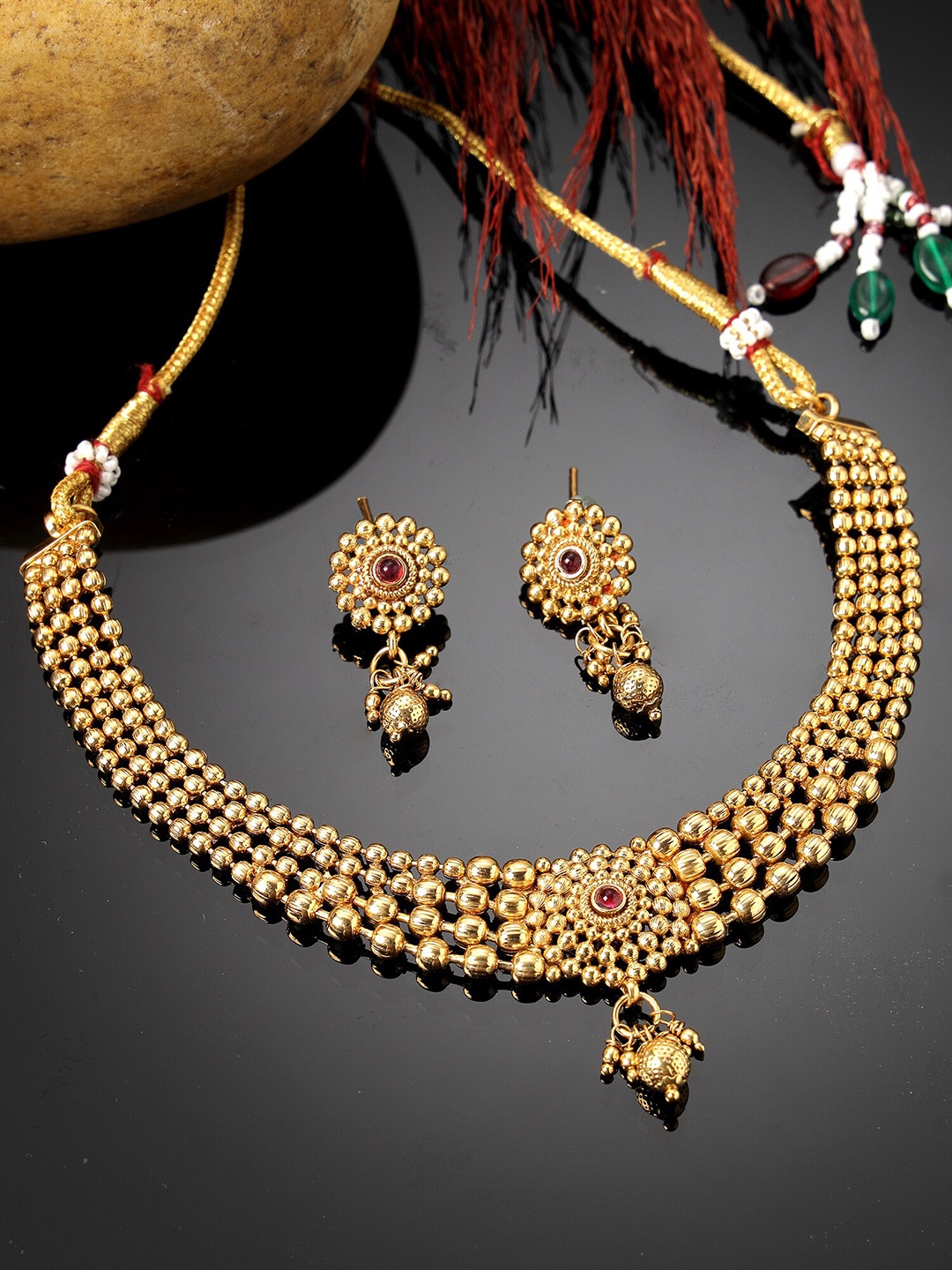 

KARATCART Gold-Plated Kundan-Studded & Beaded Temple Jewellery Set