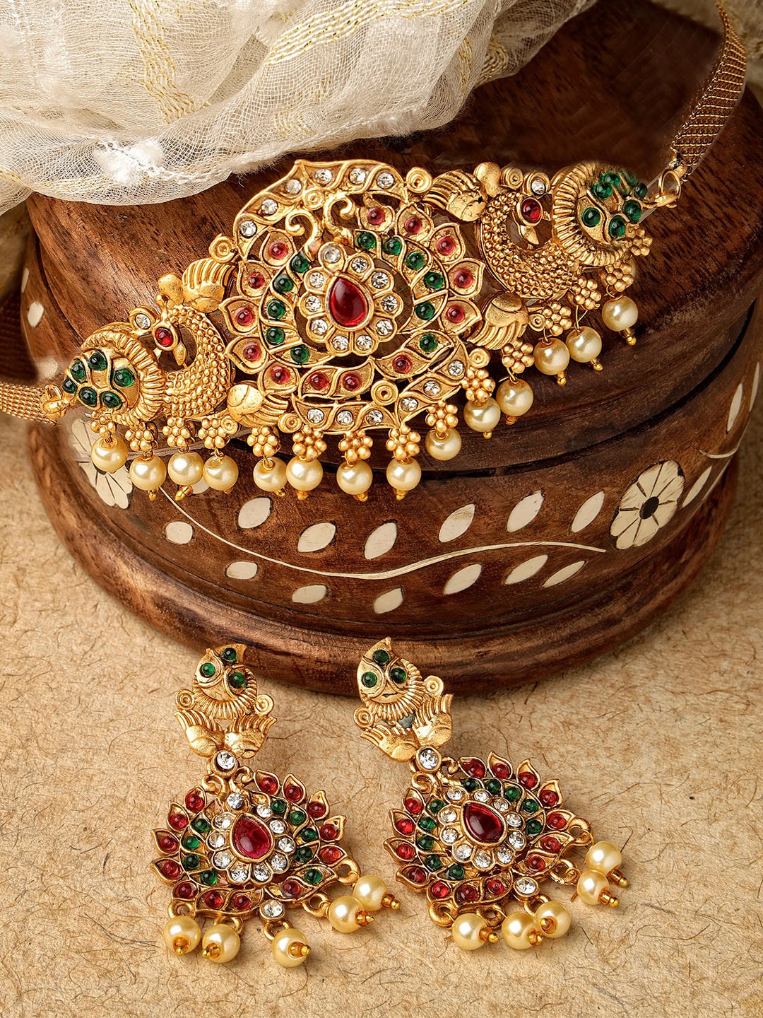 

KARATCART Gold-Plated Kundan-Studded & Beaded Jewellery Set