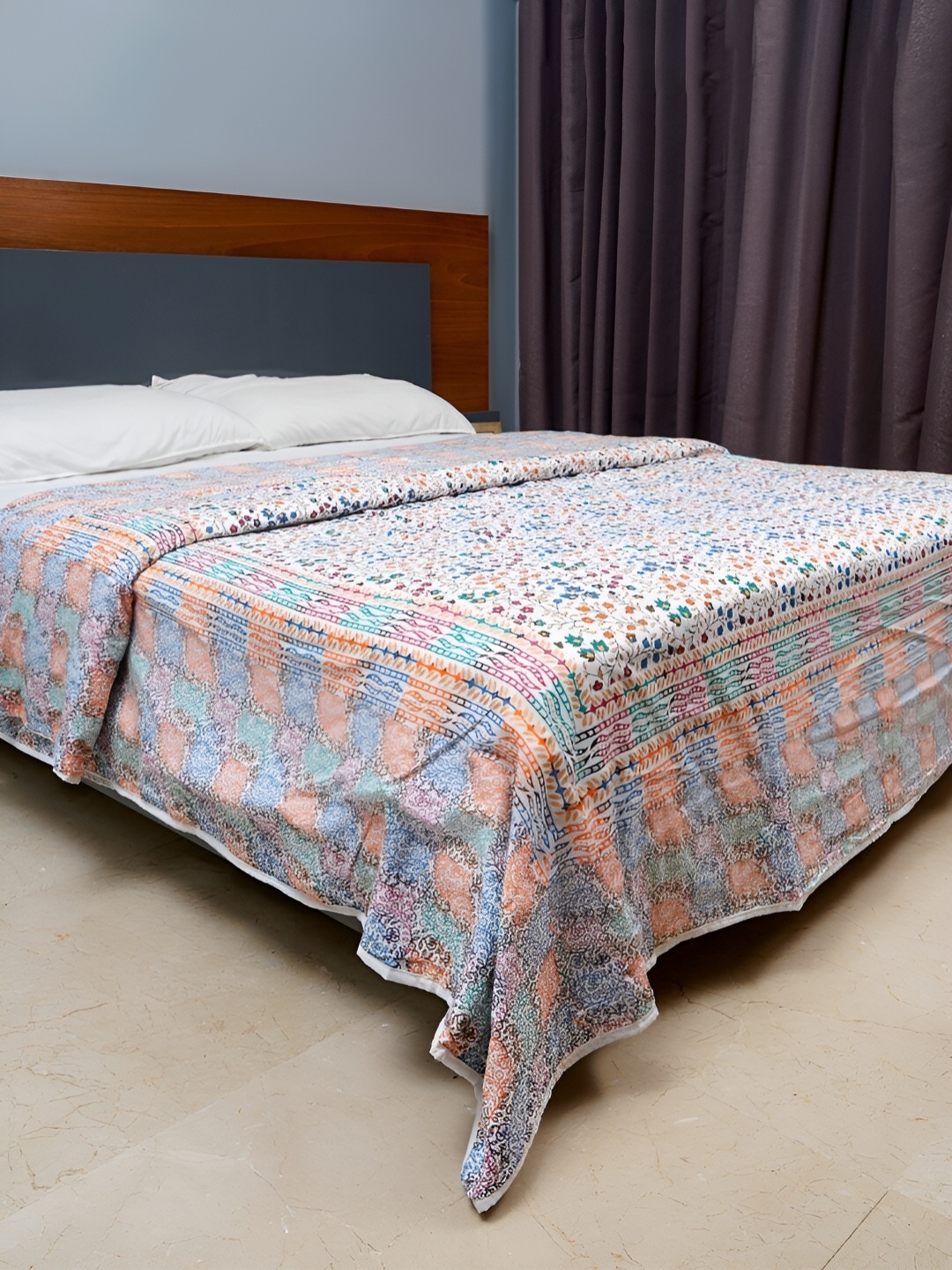 

inizio White & Orange Floral Cotton AC Room 200 GSM Double Bed Dohar