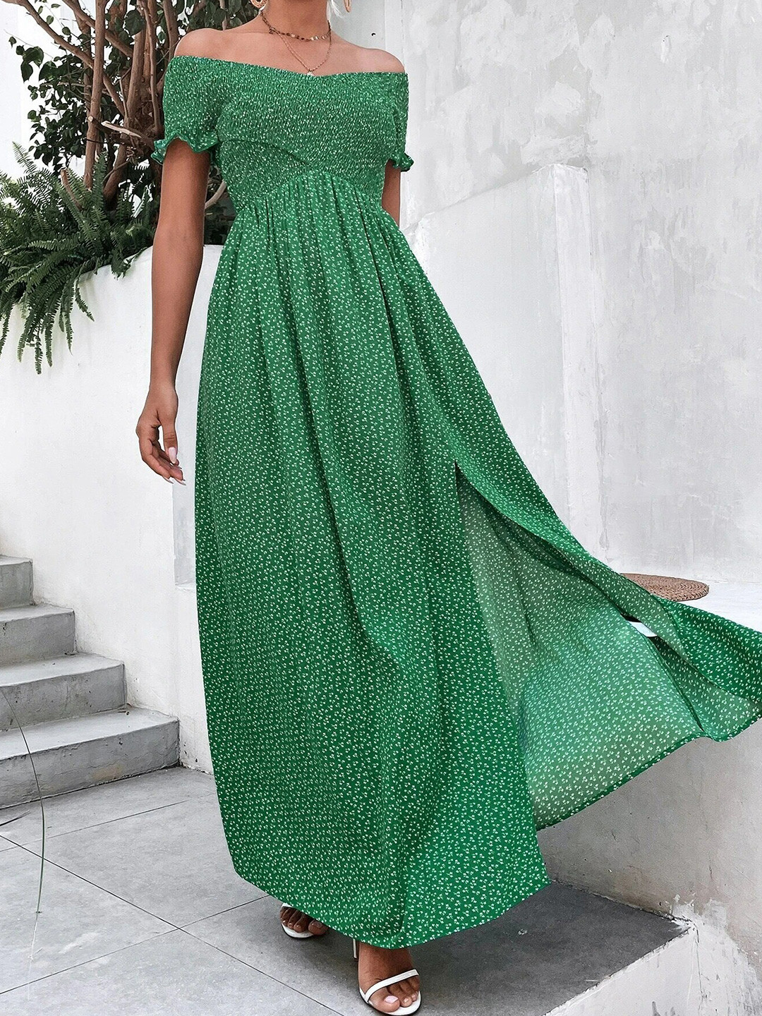 

Stylecast X Slyck Green Floral Print Off-Shoulder A-Line Maxi Dress