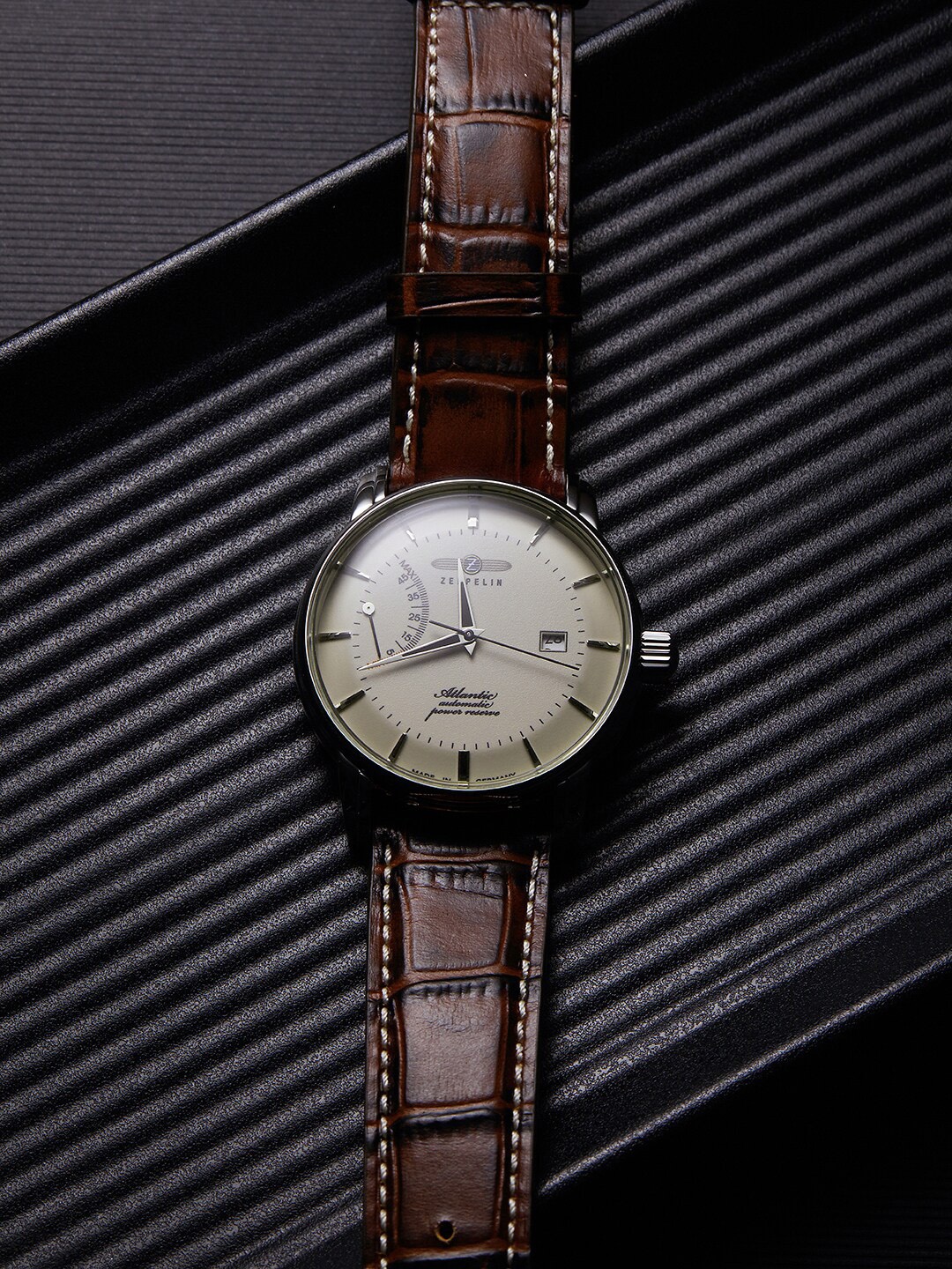 

ZEPPELIN Men Leather Straps Analogue Automatic Motion Powered Watch 84625, Beige