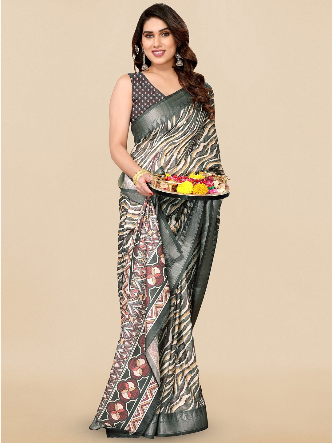 

MIRCHI FASHION Off White & Grey Abstract Printed Silk Blend Saree