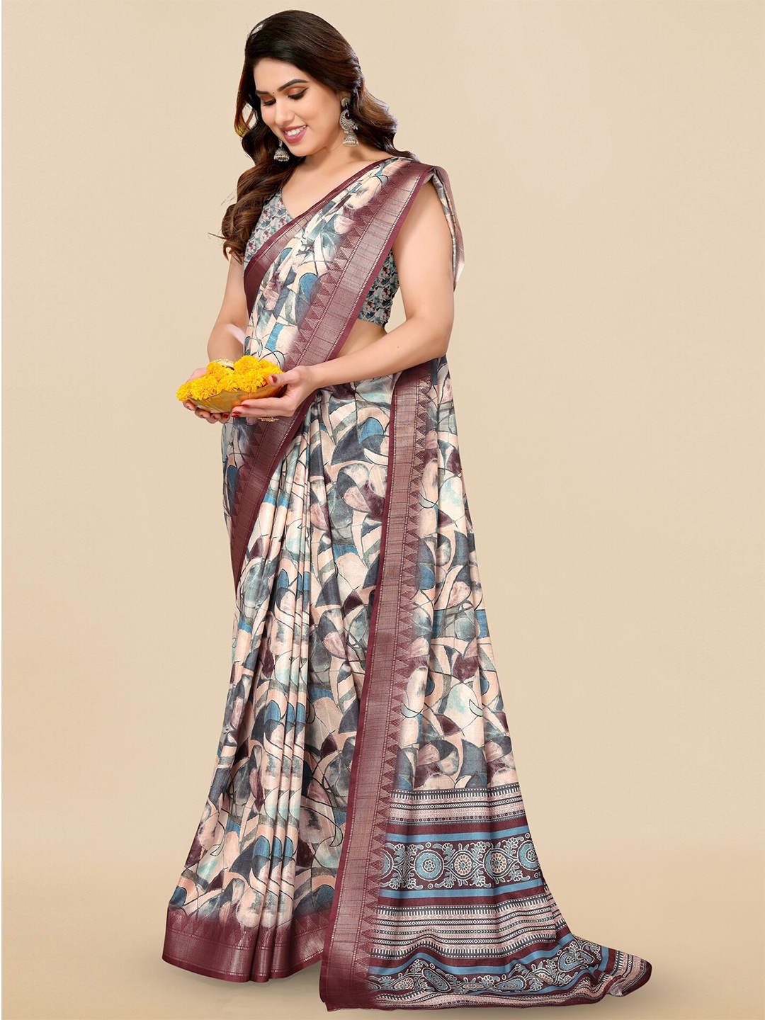 

MIRCHI FASHION Floral Printed Zari Saree, Off white