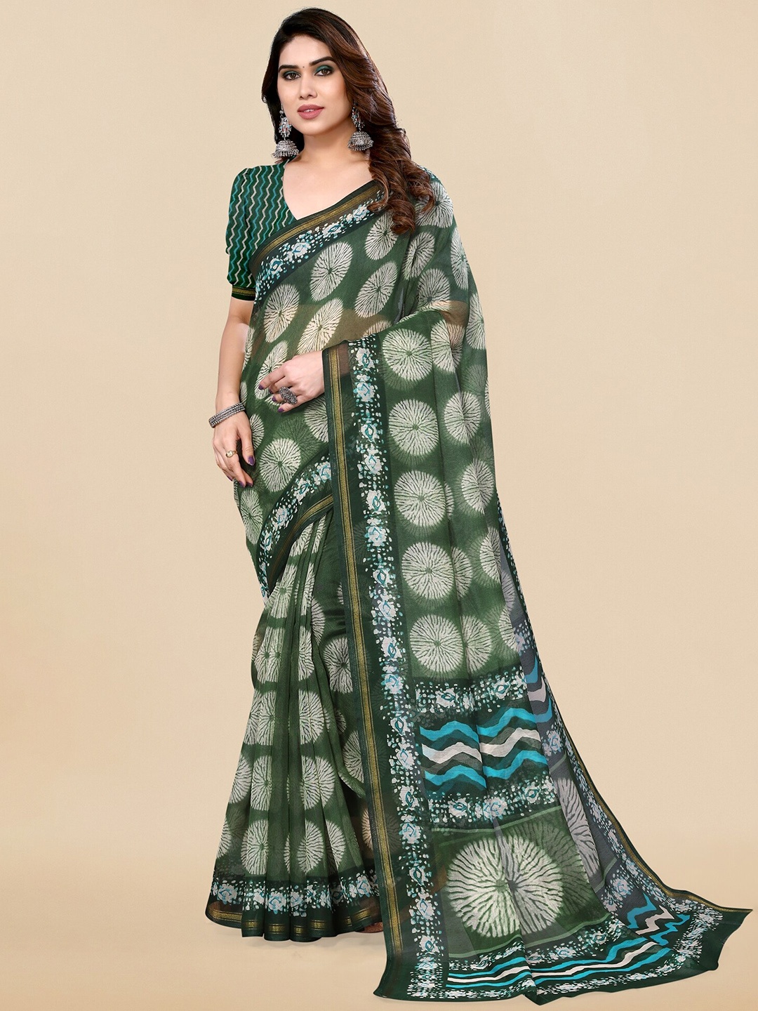 

MIRCHI FASHION Green & White Geometric Block Printed Saree