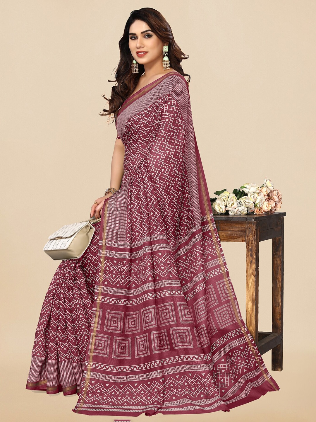 

MIRCHI FASHION Maroon Geometric Printed Zari Detailed Saree
