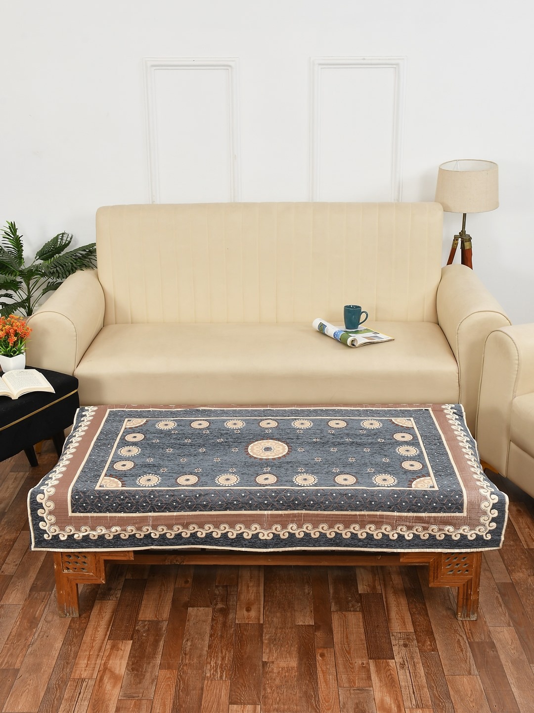 

MULTITEX Grey & Maroon Cotton Printed 4 Seater Rectangle Table Cover